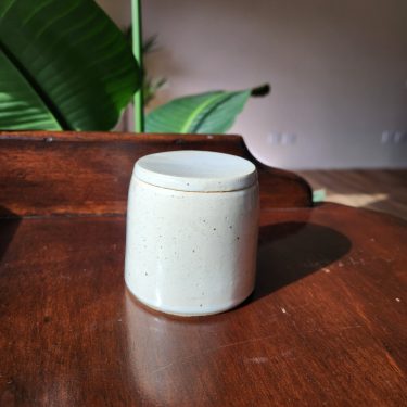 White urn (2)